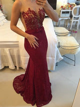 Sheath/Column Scoop Sweep/Brush Train Lace Prom Formal Evening Dress with Applique