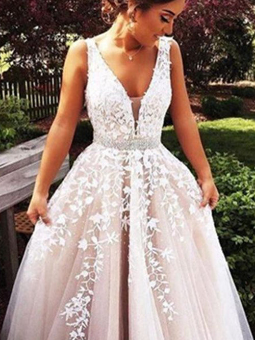 A-Line/Princess V-Neck Sweep/Brush Train Tulle Prom Formal Evening Dress with Applique