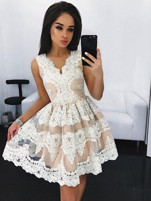A-Line/Princess V-neck Tulle Sleeveless Short/Mini Prom Dress with Lace