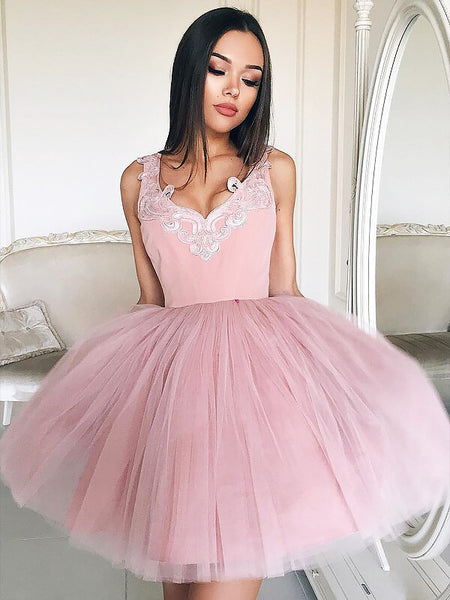 Ball Gown V-neck Tulle Sleeveless Short/Mini Prom Dress with Applique