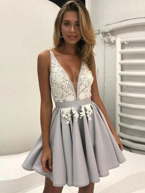 A-Line/Princess V-neck Tulle Sleeveless Short/Mini Prom Dress with Applique