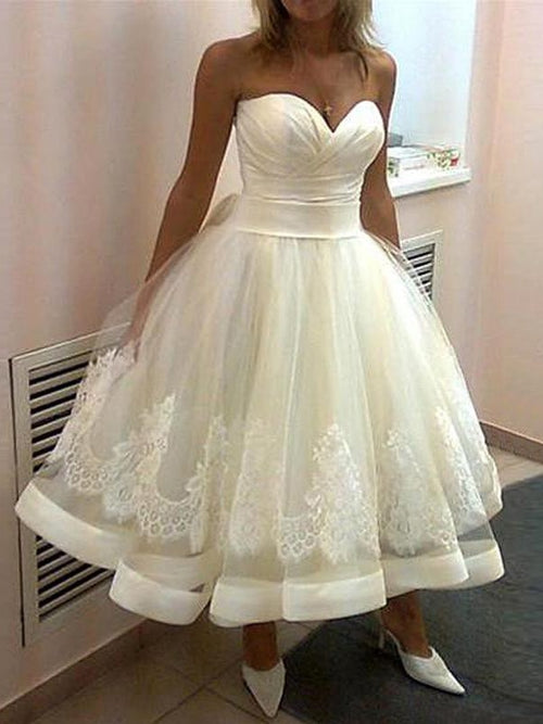 Ball Gown Sweetheart Tea-Length Sleeveless Tulle Bride Dress with Applique