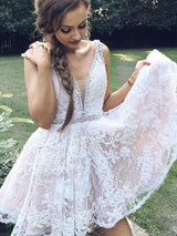 A-Line/Princess V-neck Tulle Sleeveless Short/Mini Homecoming Dress with Applique